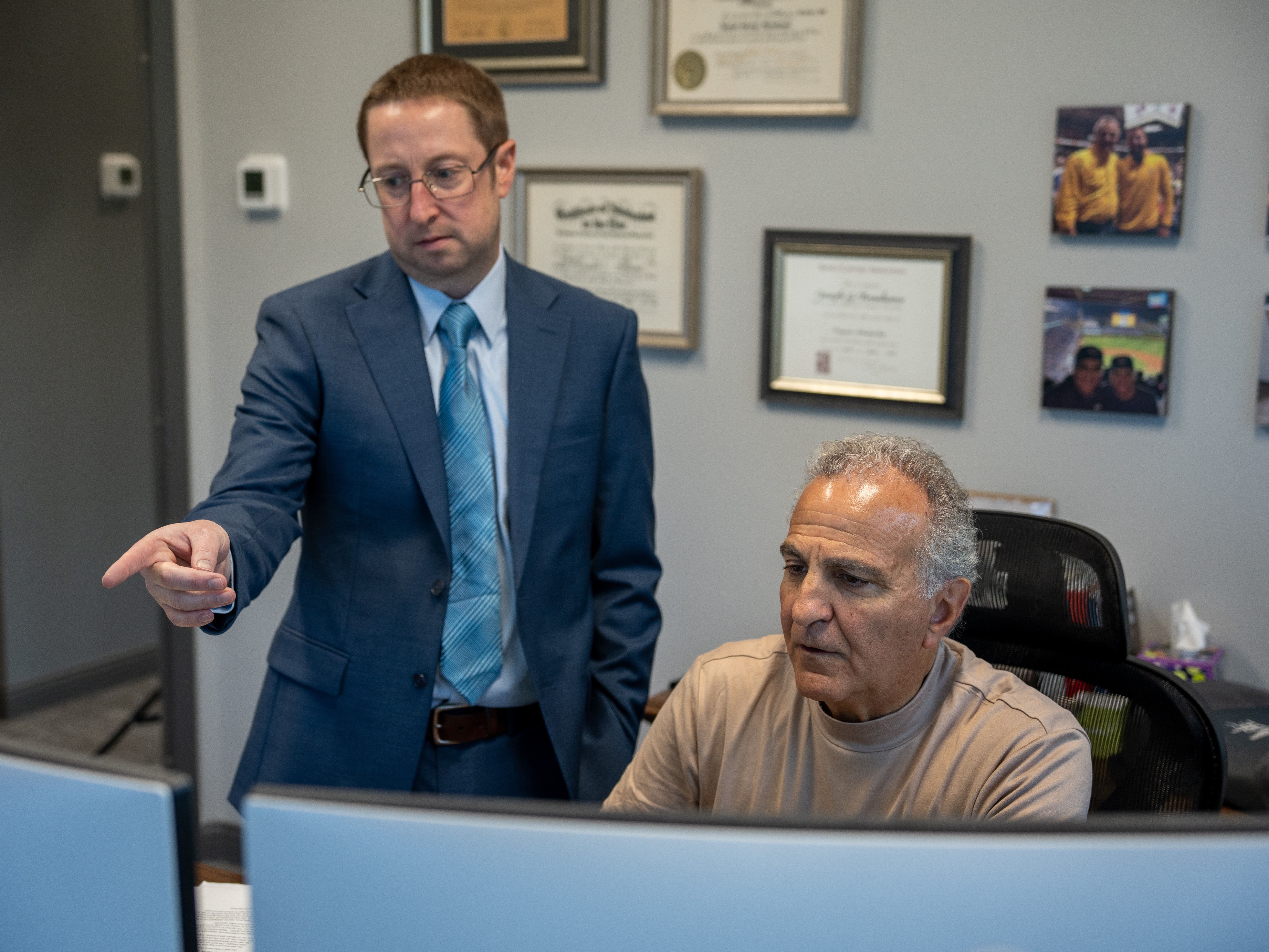 Bonahoom & Bobilya Team Discussing a Case